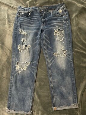 AE ‘Tomgirl’ Distressed Jean